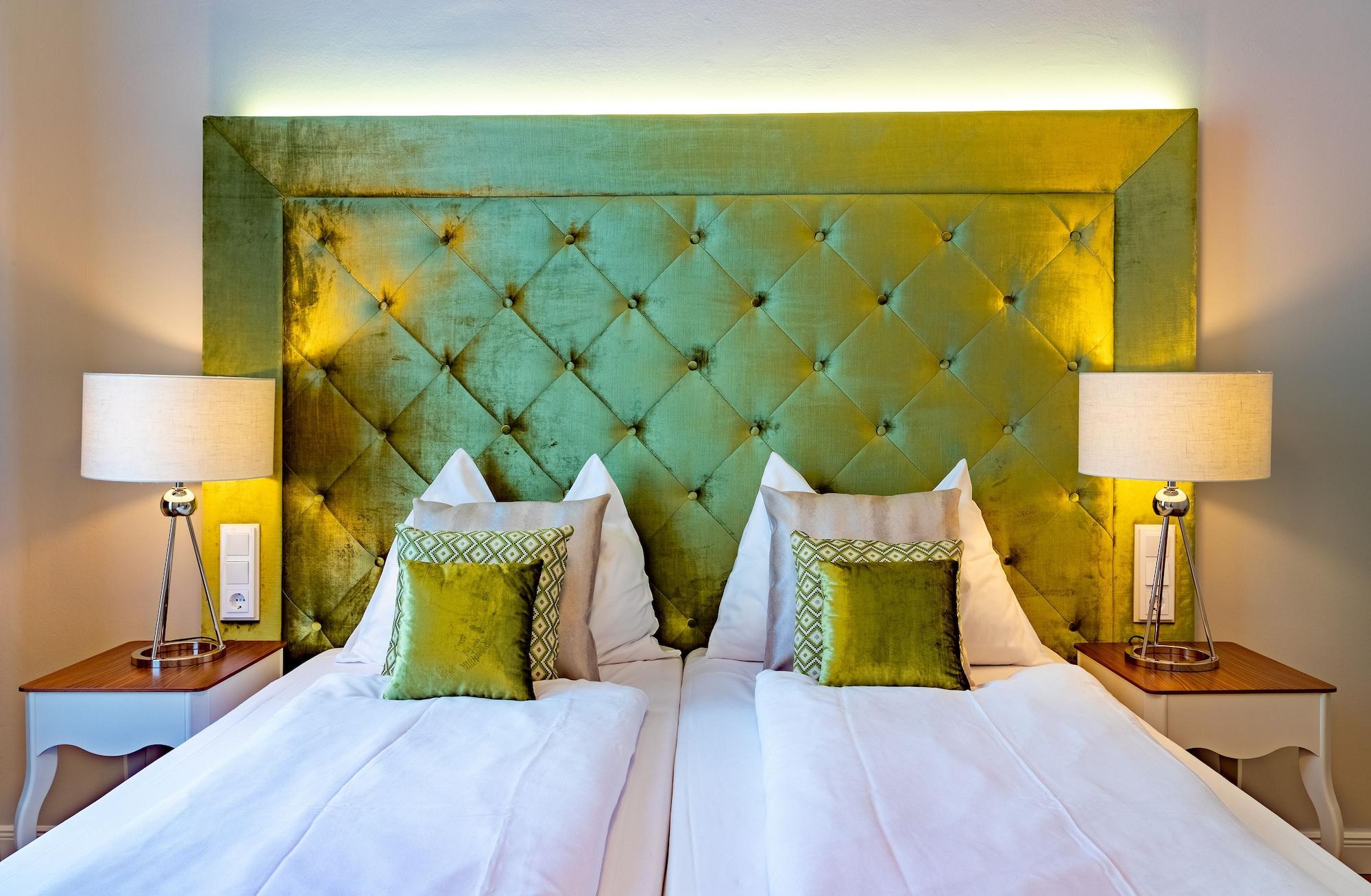 Hotel Theaterhotel & 4*